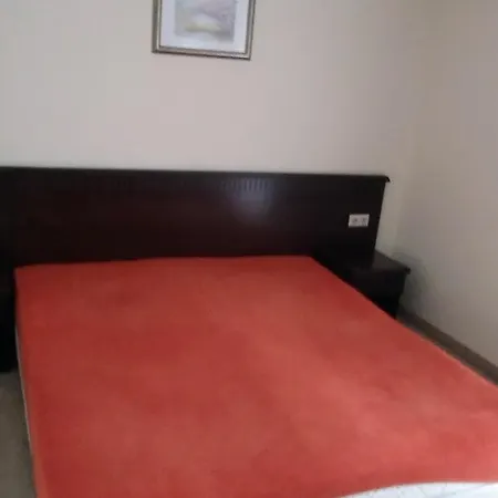 Specious Near Beautiful Apartman